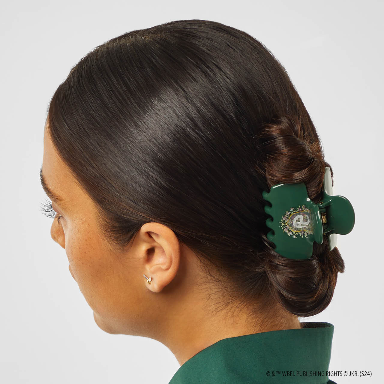 Kitsch x Harry Potter Slytherin Cloud Claw Clip - on-model lifestyle #2