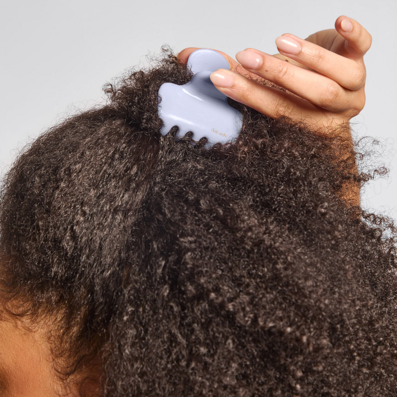 KITSCH Hydrangea Breeze Cloud Claw Clip - on-model lifestyle