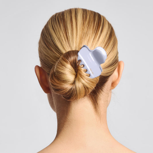 KITSCH Hydrangea Breeze Cloud Claw Clip - on-model lifestyle #2