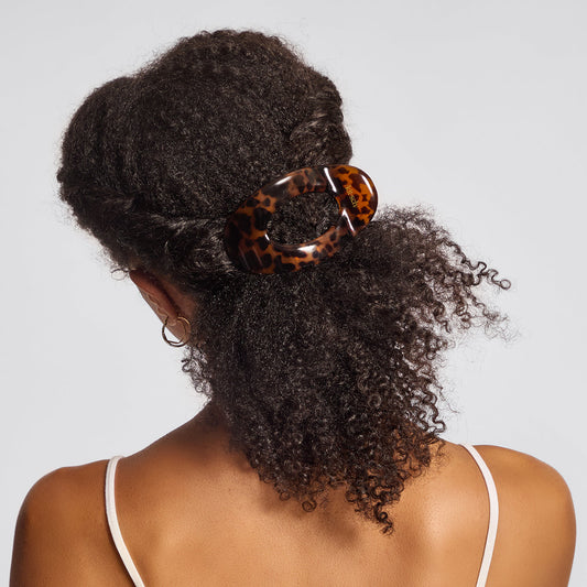 KITSCH Tort Flat Cloud Clip Large — model hair shot