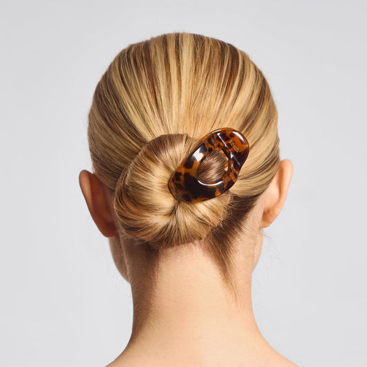 KITSCH Tort Flat Cloud Clip Medium — model hair shot