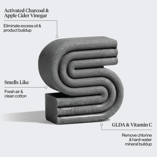 KITSCH Detox Shampoo Bar — key benefits and hero ingredients infographic — GLDA, Vitamin C, activated charcoal & apple cider vinegar — color-safe, sulfate-free, plastic-free & TSA-approved