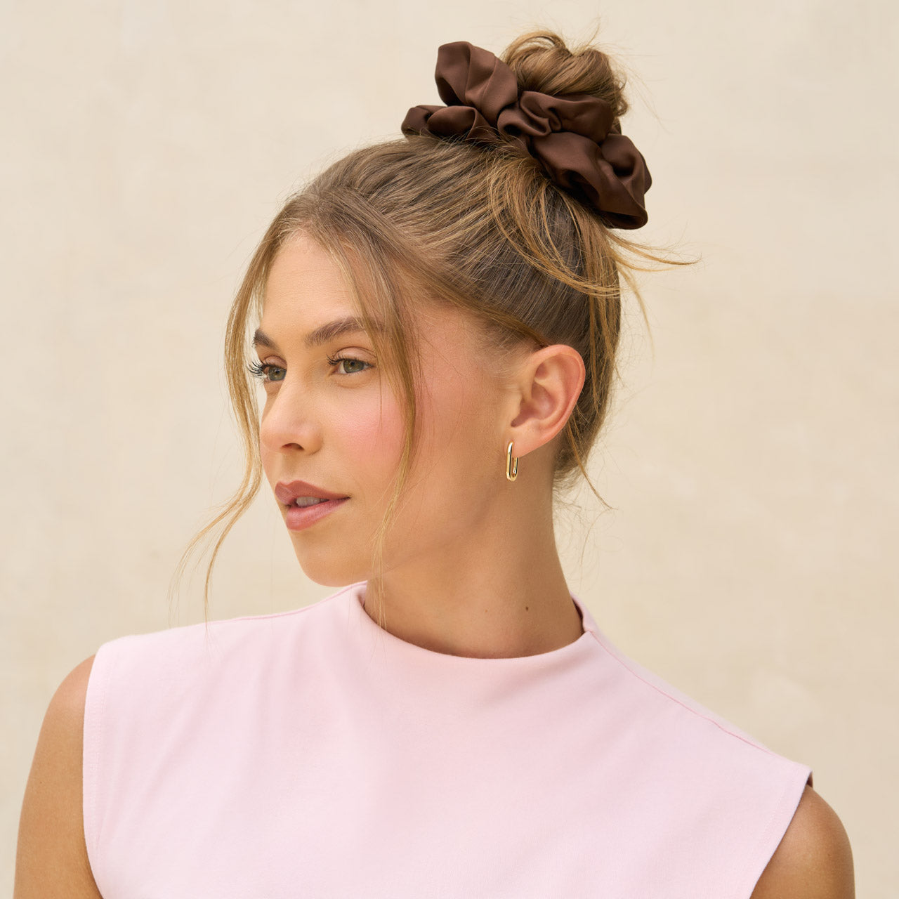 KITSCH Black & Chocolate Oversized Scrunchies — model wearing scrunchie — Gentle on hair to prevent creases, pulling, and breakage — stretchy elastic fits all hair types