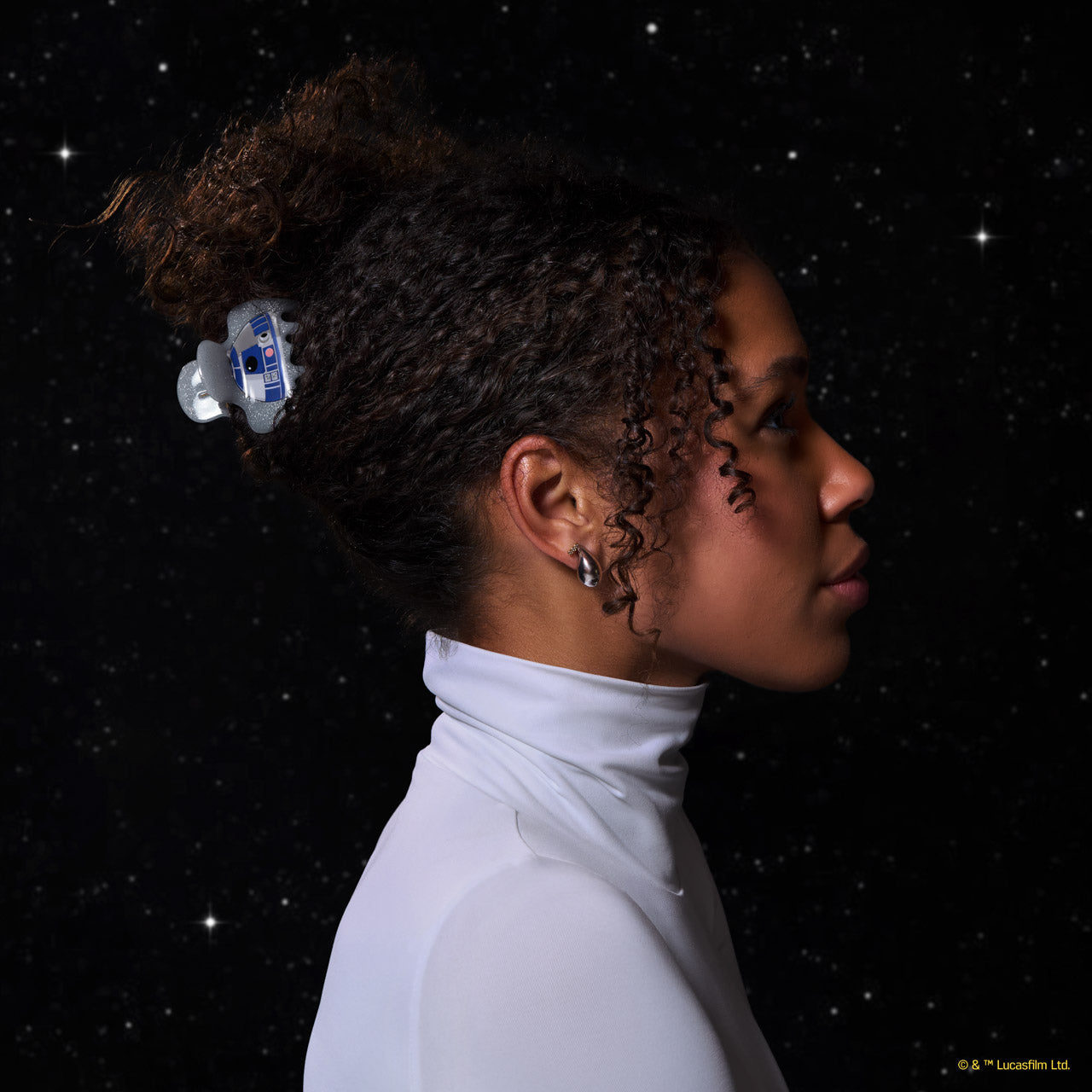 Star Wars x Kitsch R2-D2 Glitter Cloud Clip - on-model lifestyle
