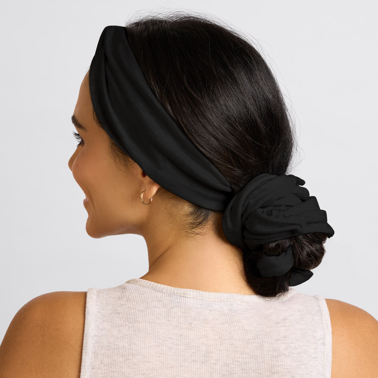 KITSCH Set & Flow Active Headband in Black — lifestyle model shot wearing black set & flow headband — snag-free fabric is gentle on all hair types and textures