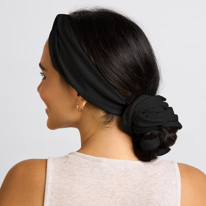 KITSCH Set & Flow Active Headband in Black — lifestyle model shot wearing black set & flow headband — snag-free fabric is gentle on all hair types and textures