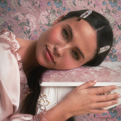 Bridgerton x KITSCH Creaseless Clips 4pc Toile in Bloom — Model 3