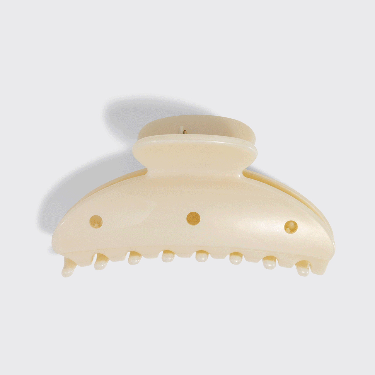 KitschPop Curved Claw Clip Pearlized Cream - animated style demo