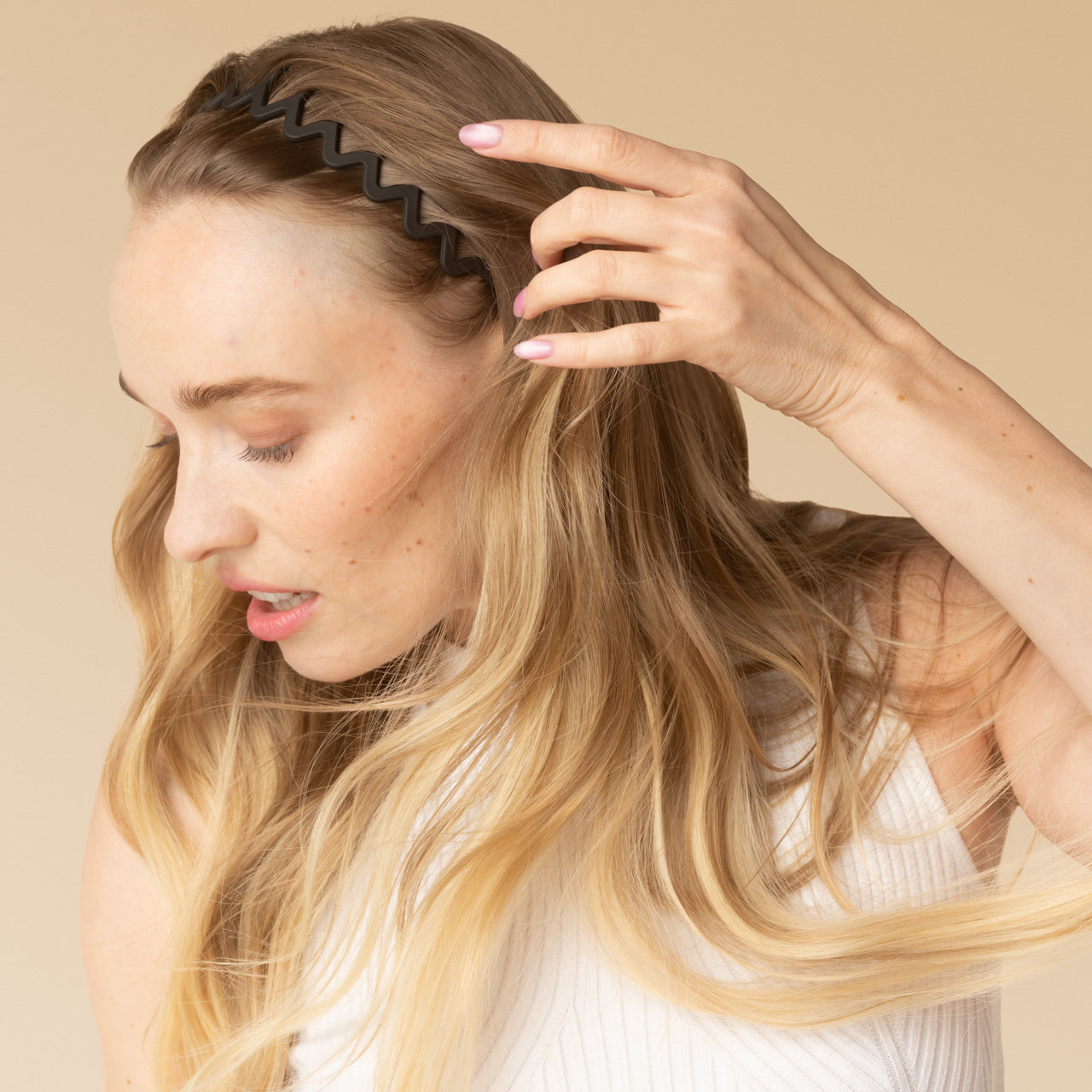 KITSCH Zig Zag Headband 2pc- Black & Tort — model styling hair with tortoiseshell zig zag headband — 2-pack with classic black and tortoise shell hues to coordinate with any outfit — sustainable and stylish, crafted with recycled plastic