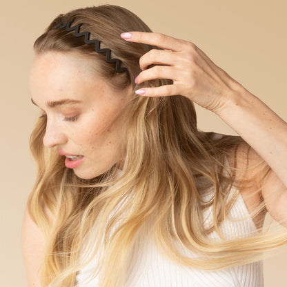 KITSCH Zig Zag Headband 2pc- Black & Tort — model styling hair with tortoiseshell zig zag headband — 2-pack with classic black and tortoise shell hues to coordinate with any outfit — sustainable and stylish, crafted with recycled plastic