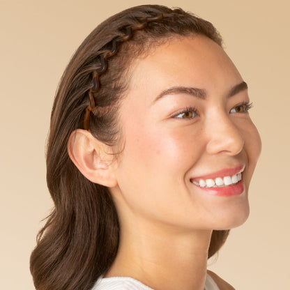 KITSCH Zig Zag Headband 2pc- Black & Tort — model wearing black zig zag headband for a slicked-back look — long, wavy teeth for a comfortable non-slip grip and stylish way to create slicked-back looks with ease — crafted with recycled plastic, gentle to the environment
