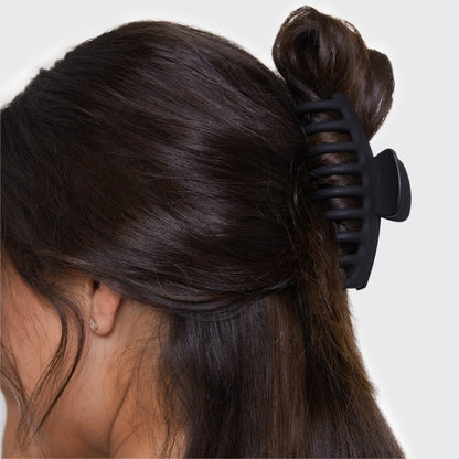 KITSCH Black & Tort Matte Claw Clips 2pc Set Oversized - on-model lifestyle #2