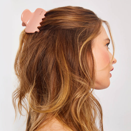 KITSCH Rosewood Cloud Claw Clip - on-model lifestyle