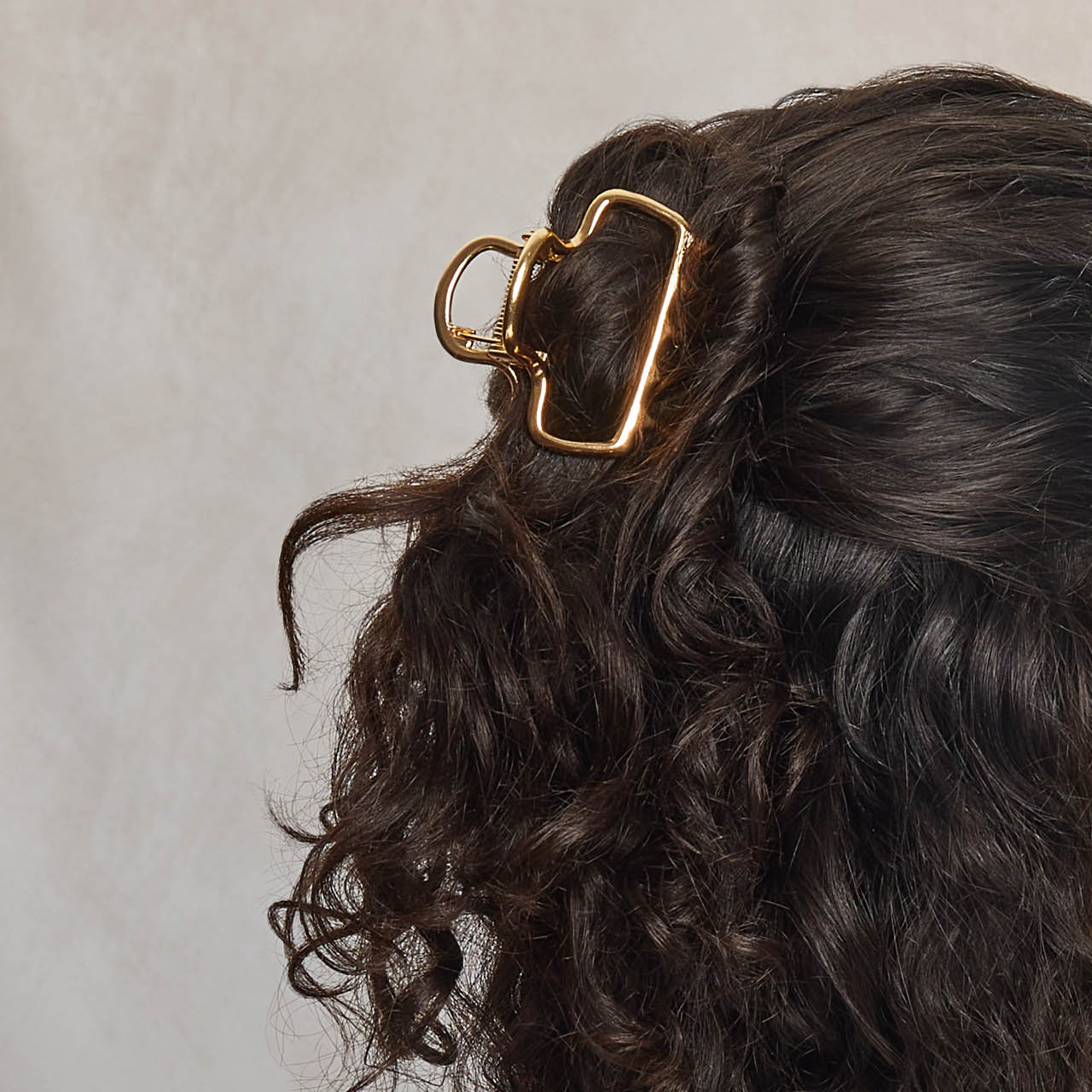 KITSCH Gold Metal Cloud Claw Clip - on-model lifestyle
