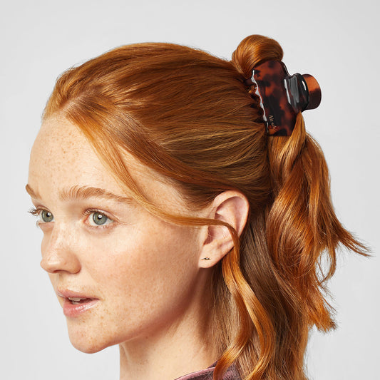 KITSCH Limited Edition Tort Cloud Claw Clip - on-model lifestyle