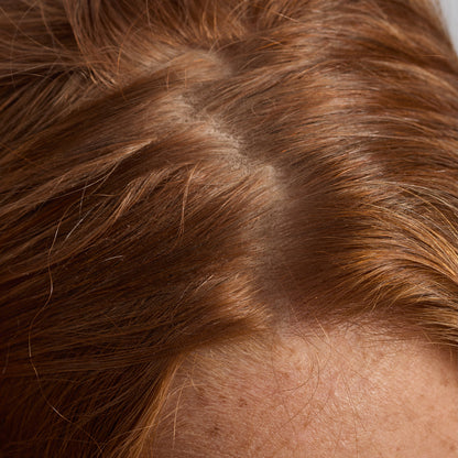 KITSCH Strengthening Rosemary & Biotin Scalp & Hair Oil 0.34fl oz./10mL — before shot of model hair — 100% plant-based oil formulated with rosemary extract and biotin — therapeutic lavender scent invites you to relax & indulge in an at-home spa moment
