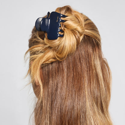 KITSCH Blue Orchid Cloud Claw Clip - on-model lifestyle