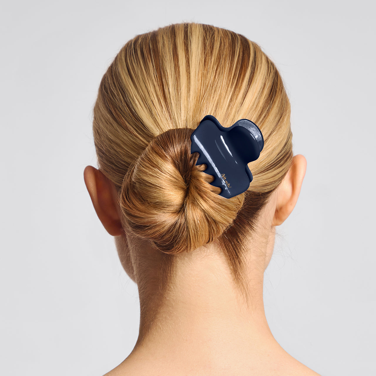 KITSCH Blue Orchid Cloud Claw Clip - on-model lifestyle #2