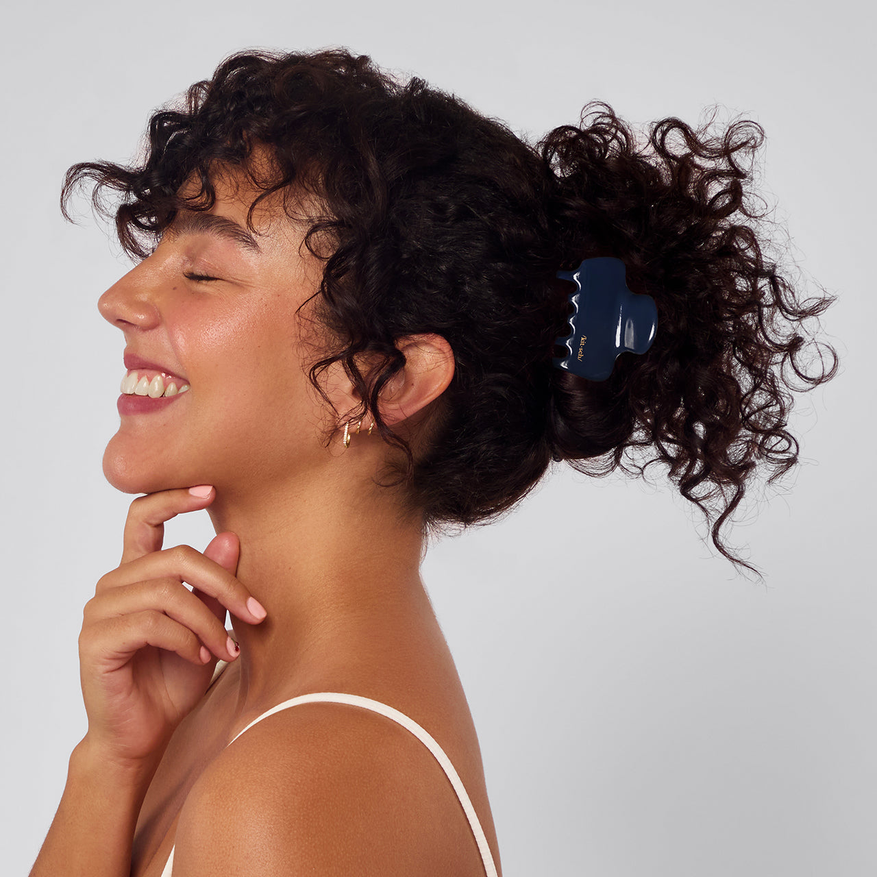 KITSCH Blue Orchid Cloud Claw Clip - on-model lifestyle #3