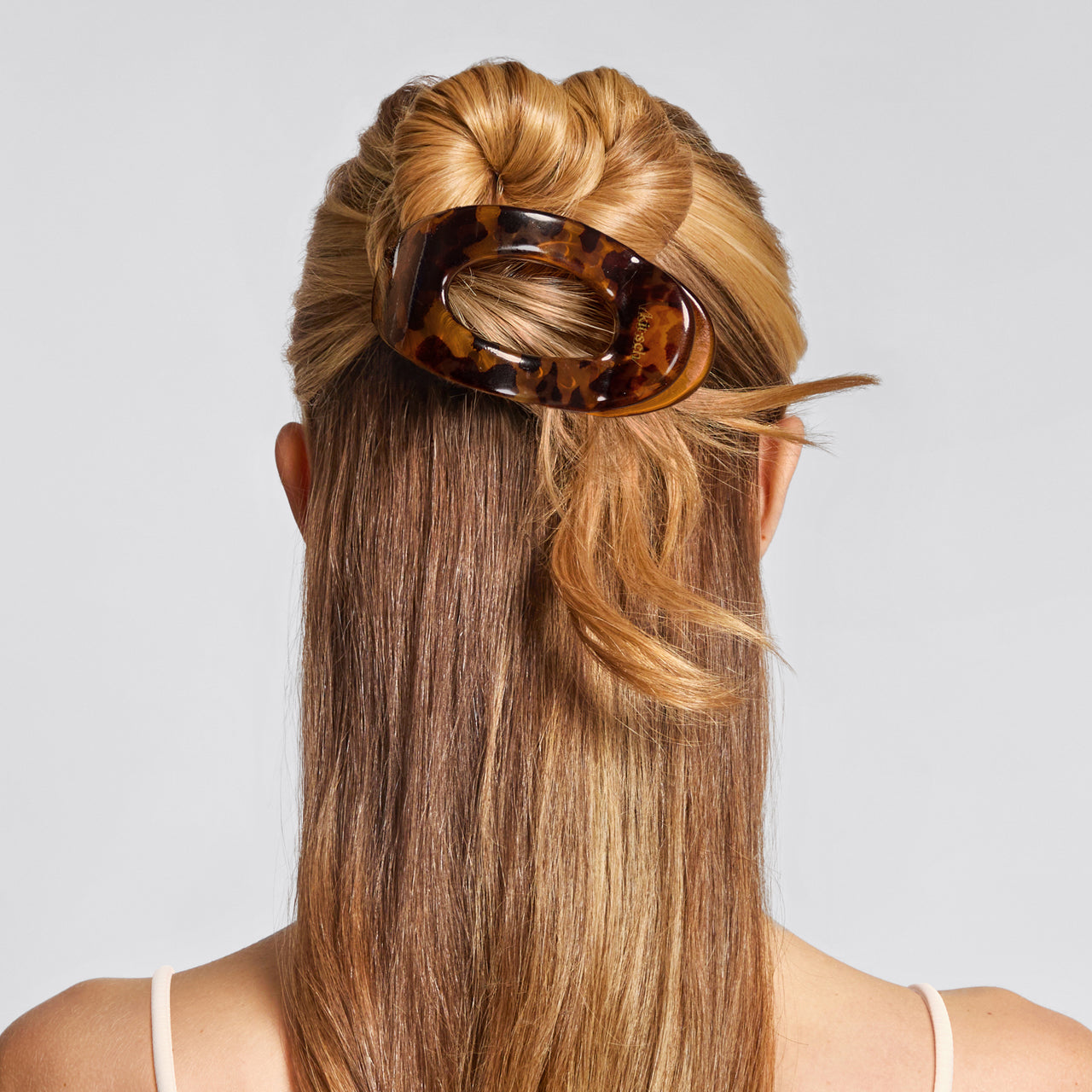 KITSCH Tort Flat Cloud Clip Large — model hair shot 2