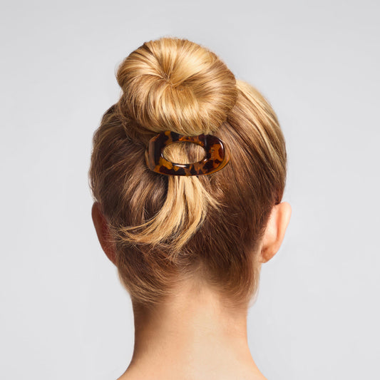 KITSCH Tort Flat Cloud Clip Small — model hair shot