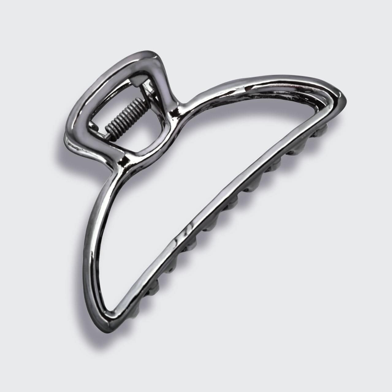 KITSCH Hematite Metal Open-Shape Claw Clip - on-model lifestyle #2