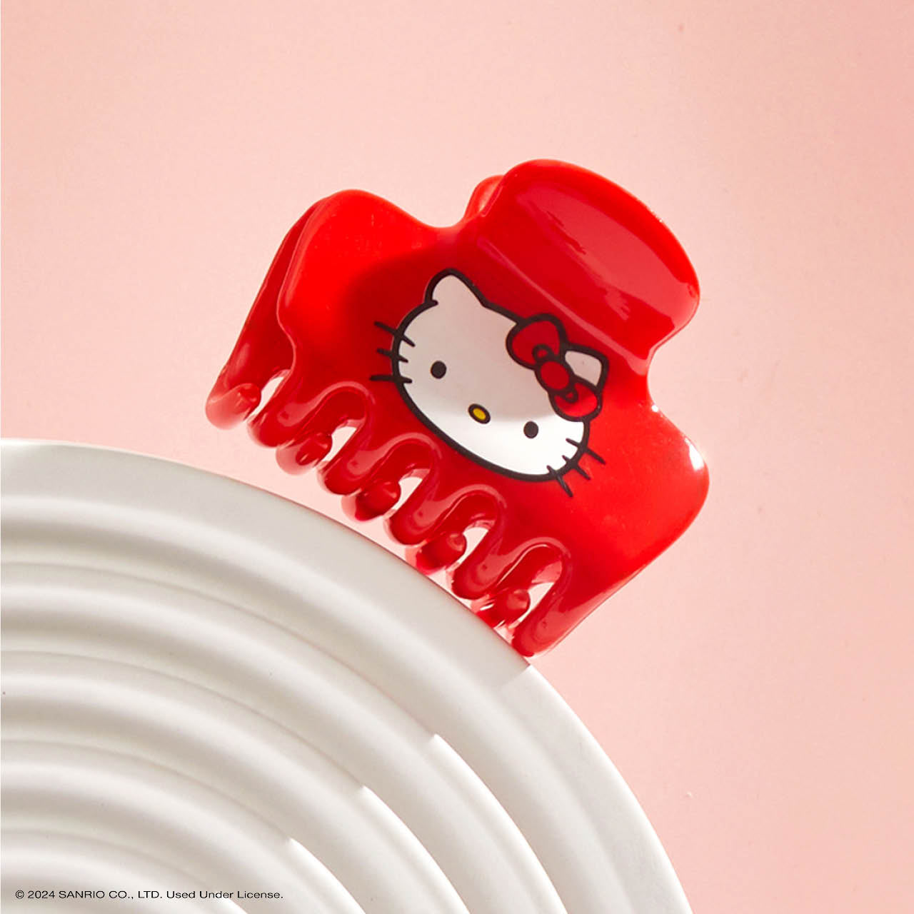 Kitsch x Hello Kitty Kitty Face Cloud Claw Clip - on-model lifestyle #3