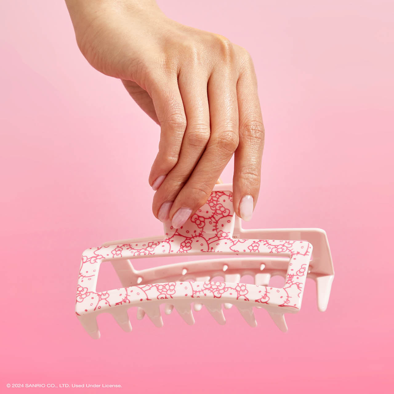 Kitsch x Hello Kitty Jumbo Claw Clip Pink Kitty Faces - on-model lifestyle #3