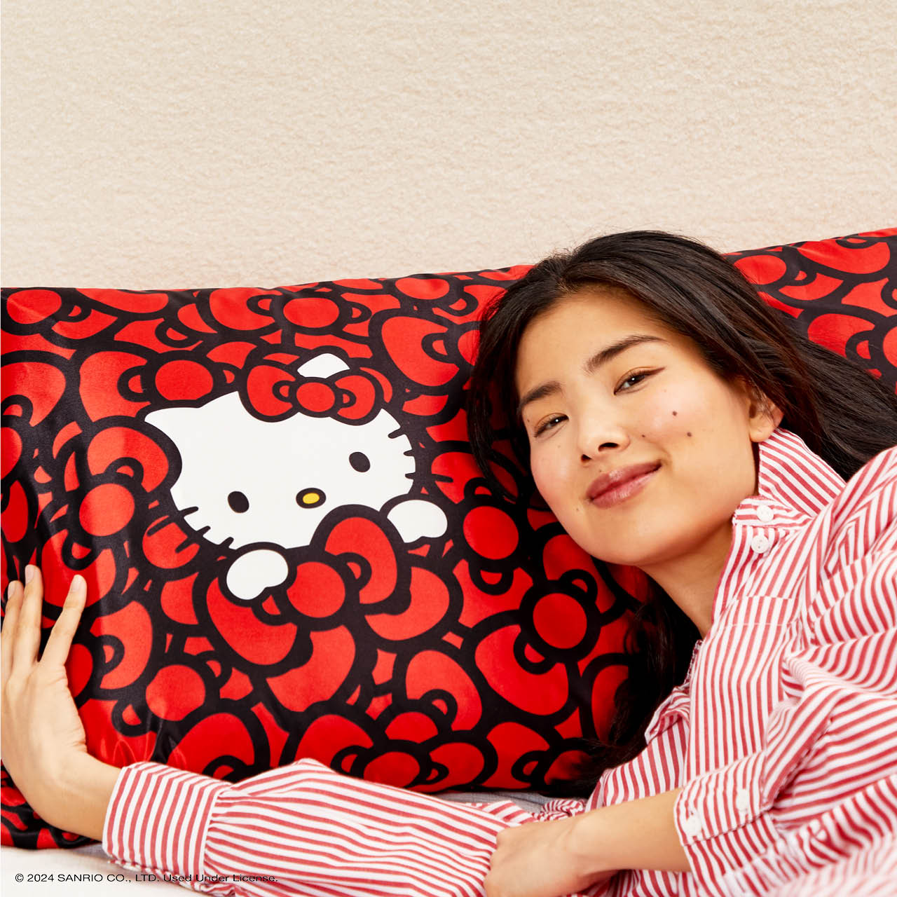 Hello Kitty x KITSCH Kitty Bathes Satin Pillowcase lifestyle shot