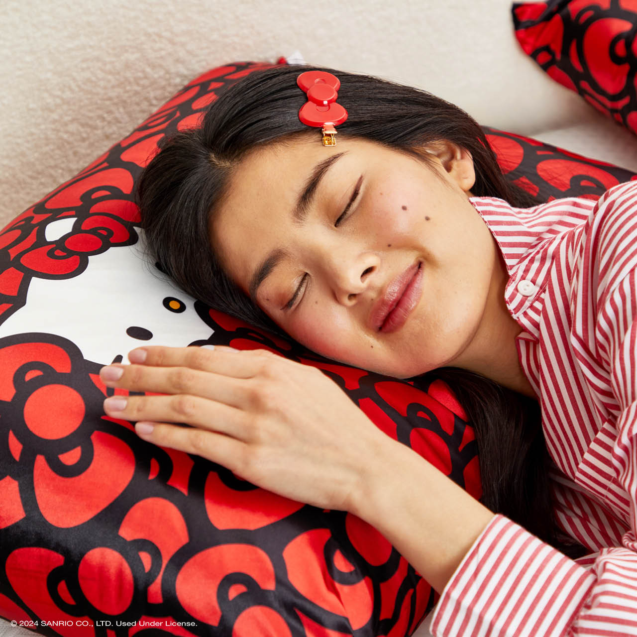 Hello Kitty x KITSCH Creaseless Clips 2pc — Lifestyle 3